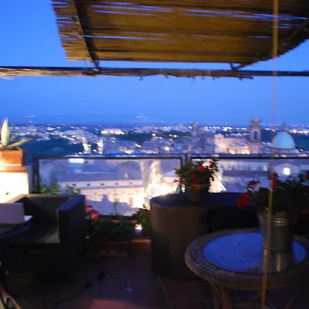 Casa Tipica Siciliana Patronale Tremetrisoprailcielo Con Vista, Colazione Interna In Terrazzo Panoramico Caltagirone