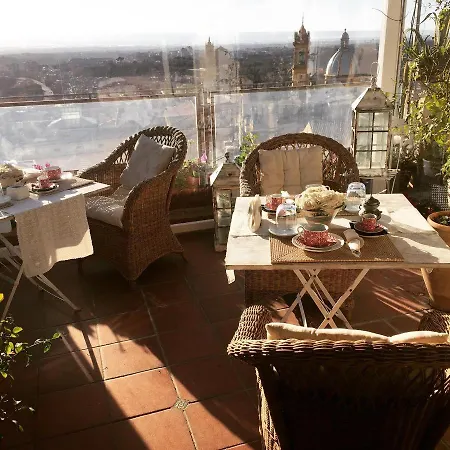 Casa Tipica Siciliana Patronale Tremetrisoprailcielo Con Vista, Colazione Interna In Terrazzo Panoramico Caltagirone