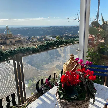 Couette-café Casa Tipica Siciliana Patronale Tremetrisoprailcielo Con Vista, Colazione Interna In Terrazzo Panoramico 2*