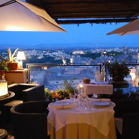 Bed & Breakfast Casa Tipica Siciliana Patronale Tremetrisoprailcielo Con Vista, Colazione Interna In Terrazzo Panoramico Caltagirone