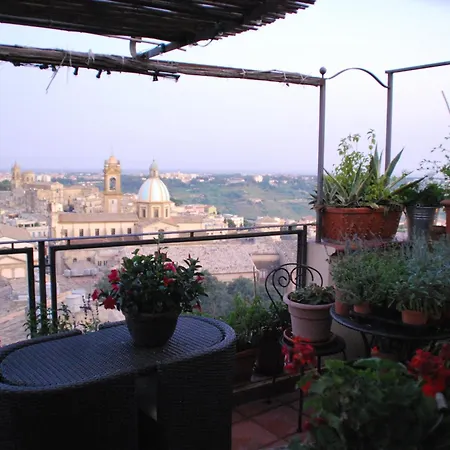 Casa Tipica Siciliana: Panoramic Terrace Caltagirone