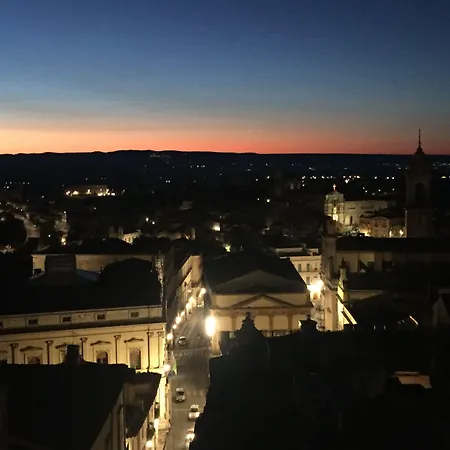 Casa Tipica Siciliana Patronale Tremetrisoprailcielo Con Vista, Colazione Interna In Terrazzo Panoramico 4* Caltagirone