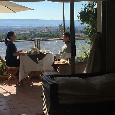 Casa Tipica Siciliana Patronale Tremetrisoprailcielo Con Vista, Colazione Interna In Terrazzo Panoramico 4* Caltagirone