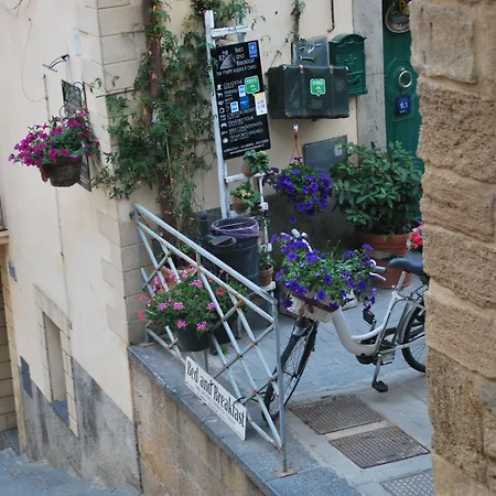 Casa Tipica Siciliana Patronale Tremetrisoprailcielo Con Vista, Colazione Interna In Terrazzo Panoramico 4* Caltagirone