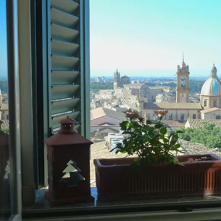 Bed & Breakfast Casa Tipica Siciliana Patronale Tremetrisoprailcielo Con Vista, Colazione Interna In Terrazzo Panoramico