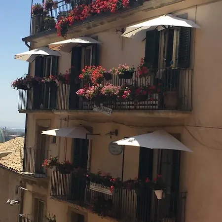 Casa Tipica Siciliana Patronale Tremetrisoprailcielo Con Vista, Colazione Interna In Terrazzo Panoramico Bed & Breakfast