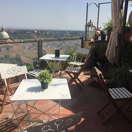 Casa Tipica Siciliana Patronale Tremetrisoprailcielo Con Vista, Colazione Interna In Terrazzo Panoramico 4*