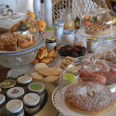 Casa Tipica Siciliana Patronale Tremetrisoprailcielo Con Vista, Colazione Interna In Terrazzo Panoramico 4* Caltagirone