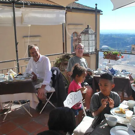 Bed & Breakfast Casa Tipica Siciliana Patronale Tremetrisoprailcielo Con Vista, Colazione Interna In Terrazzo Panoramico Caltagirone