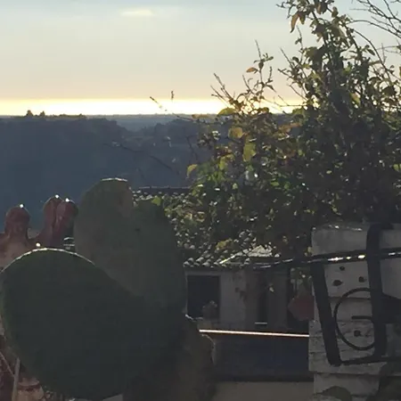 Casa Tipica Siciliana Patronale Tremetrisoprailcielo Con Vista, Colazione Interna In Terrazzo Panoramico 4* Caltagirone