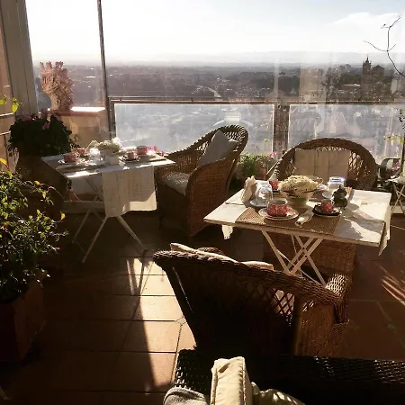 Bed & Breakfast Casa Tipica Siciliana Patronale Tremetrisoprailcielo Con Vista, Colazione Interna In Terrazzo Panoramico 4*