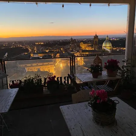 Casa Tipica Siciliana Patronale Tremetrisoprailcielo Con Vista, Colazione Interna In Terrazzo Panoramico Caltagirone