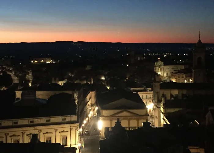 Casa Tipica Siciliana Patronale Tremetrisoprailcielo Con Vista, Colazione Interna In Terrazzo Panoramico 4* Caltagirone