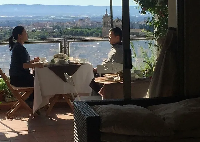 Casa Tipica Siciliana Patronale Tremetrisoprailcielo Con Vista, Colazione Interna In Terrazzo Panoramico 4* Caltagirone