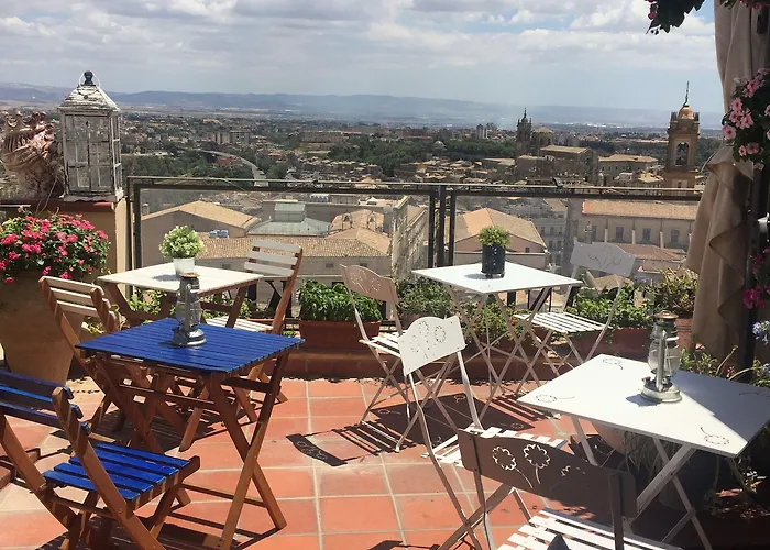 Bed & Breakfast Casa Tipica Siciliana Patronale Tremetrisoprailcielo Con Vista, Colazione Interna In Terrazzo Panoramico