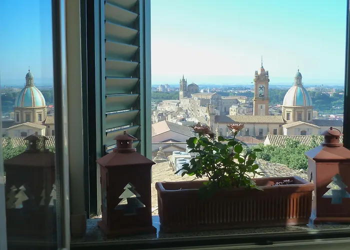 Bed & Breakfast Casa Tipica Siciliana Patronale Tremetrisoprailcielo Con Vista, Colazione Interna In Terrazzo Panoramico