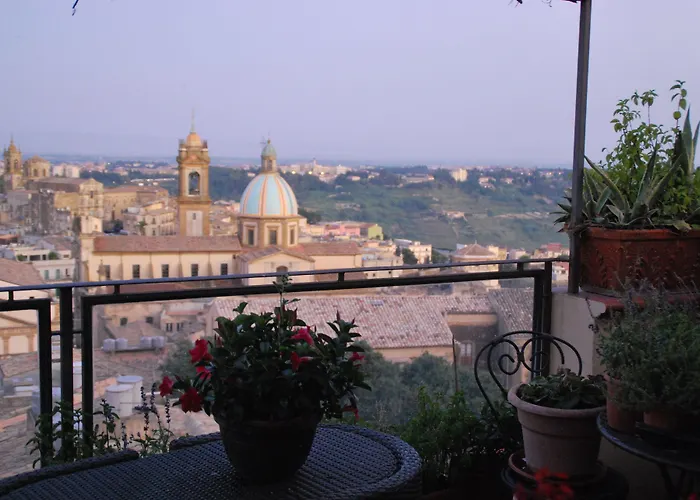 Bed & Breakfast Casa Tipica Siciliana Patronale Tremetrisoprailcielo Con Vista, Colazione Interna In Terrazzo Panoramico