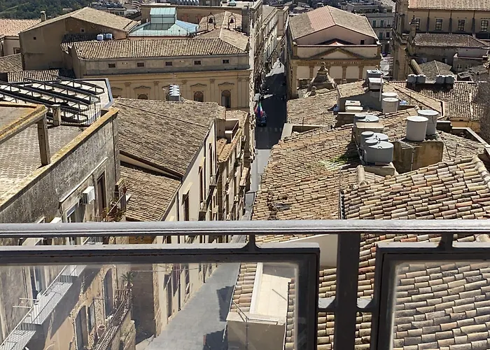 Casa Tipica Siciliana Patronale Tremetrisoprailcielo Con Vista, Colazione Interna In Terrazzo Panoramico