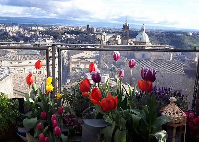 Bed & Breakfast Casa Tipica Siciliana Patronale Tremetrisoprailcielo Con Vista, Colazione Interna In Terrazzo Panoramico