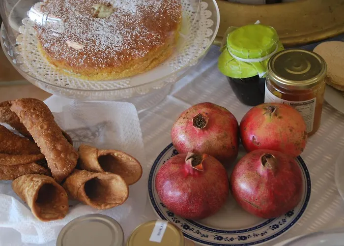 Casa Tipica Siciliana Patronale Tremetrisoprailcielo Con Vista, Colazione Interna In Terrazzo Panoramico 4*