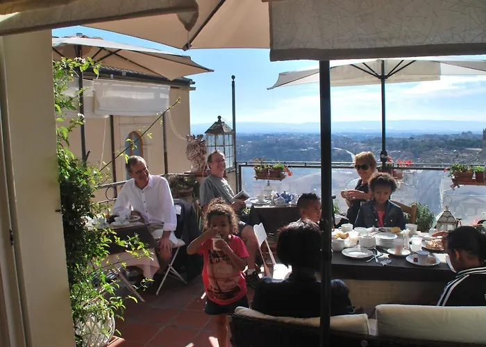 Casa Tipica Siciliana Patronale Tremetrisoprailcielo Con Vista, Colazione Interna In Terrazzo Panoramico 4*