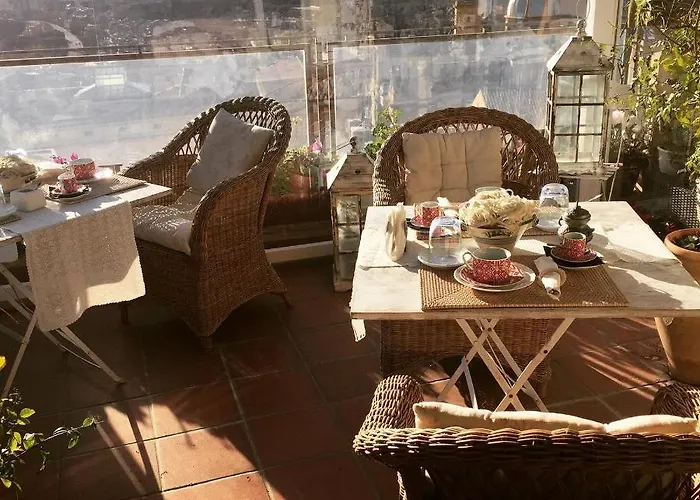 Casa Tipica Siciliana Patronale Tremetrisoprailcielo Con Vista, Colazione Interna In Terrazzo Panoramico Caltagirone