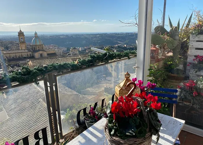 Bed & Breakfast Casa Tipica Siciliana Patronale Tremetrisoprailcielo Con Vista, Colazione Interna In Terrazzo Panoramico 4*