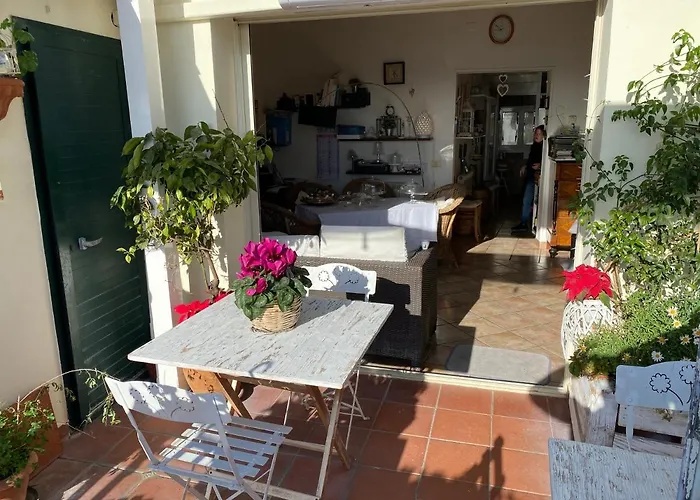 Bed & Breakfast Casa Tipica Siciliana Patronale Tremetrisoprailcielo Con Vista, Colazione Interna In Terrazzo Panoramico Caltagirone